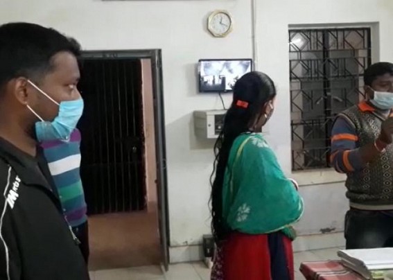 Police arrested a woman in 'Jewelry theft' case while trying to sell off theft items at only Rs. 1,500 Police arrested a woman in 'Jewelry theft' case while trying to sell off theft items at only Rs. 1,500